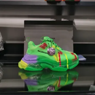 Balenciaga Triple S أخضر نيون رذاذ الطلاء أحذية رياضية سميكة
