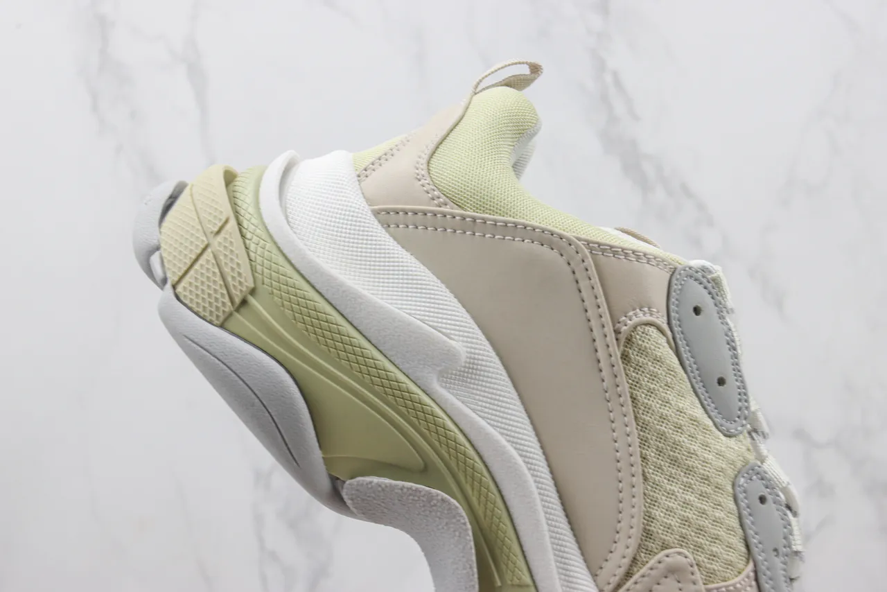 Balenciaga Triple S bege verde pálido tênis chunky 5