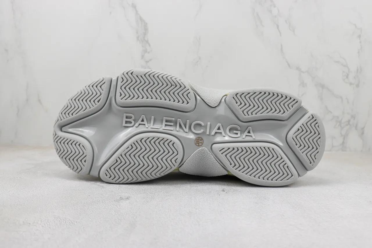 Balenciaga Triple S bege verde pálido tênis chunky 8