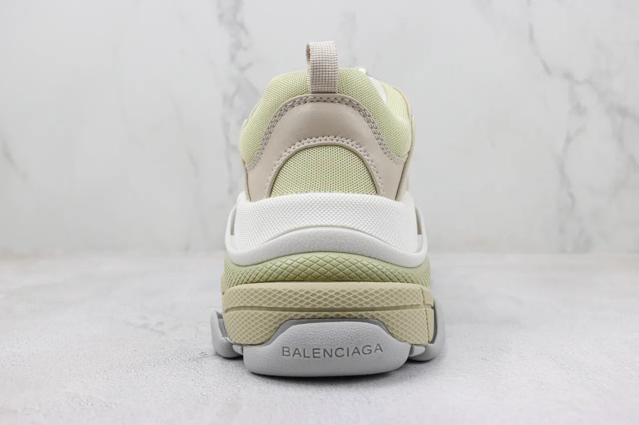 Balenciaga Triple S bege verde pálido tênis chunky 9