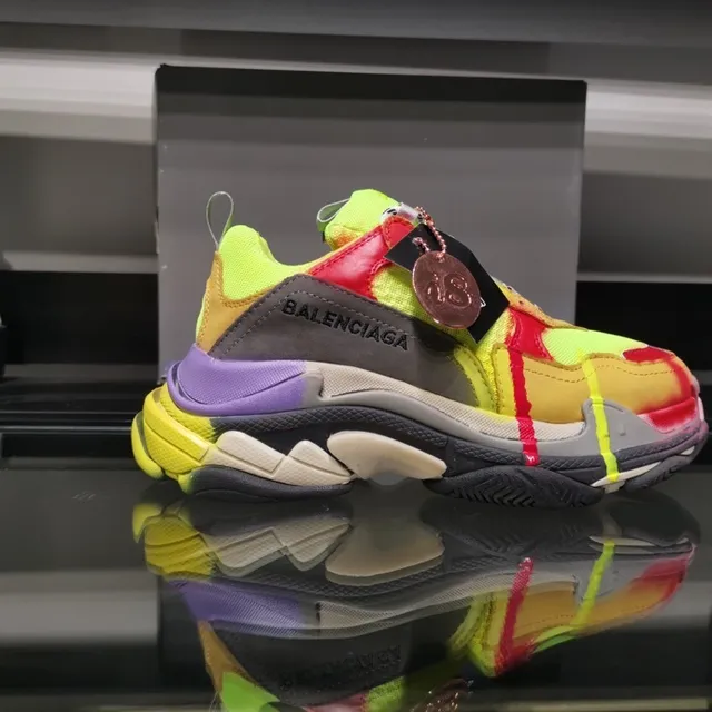 Balenciaga Triple S Runner حذاء رياضي متعدد الألوان كثيف 1
