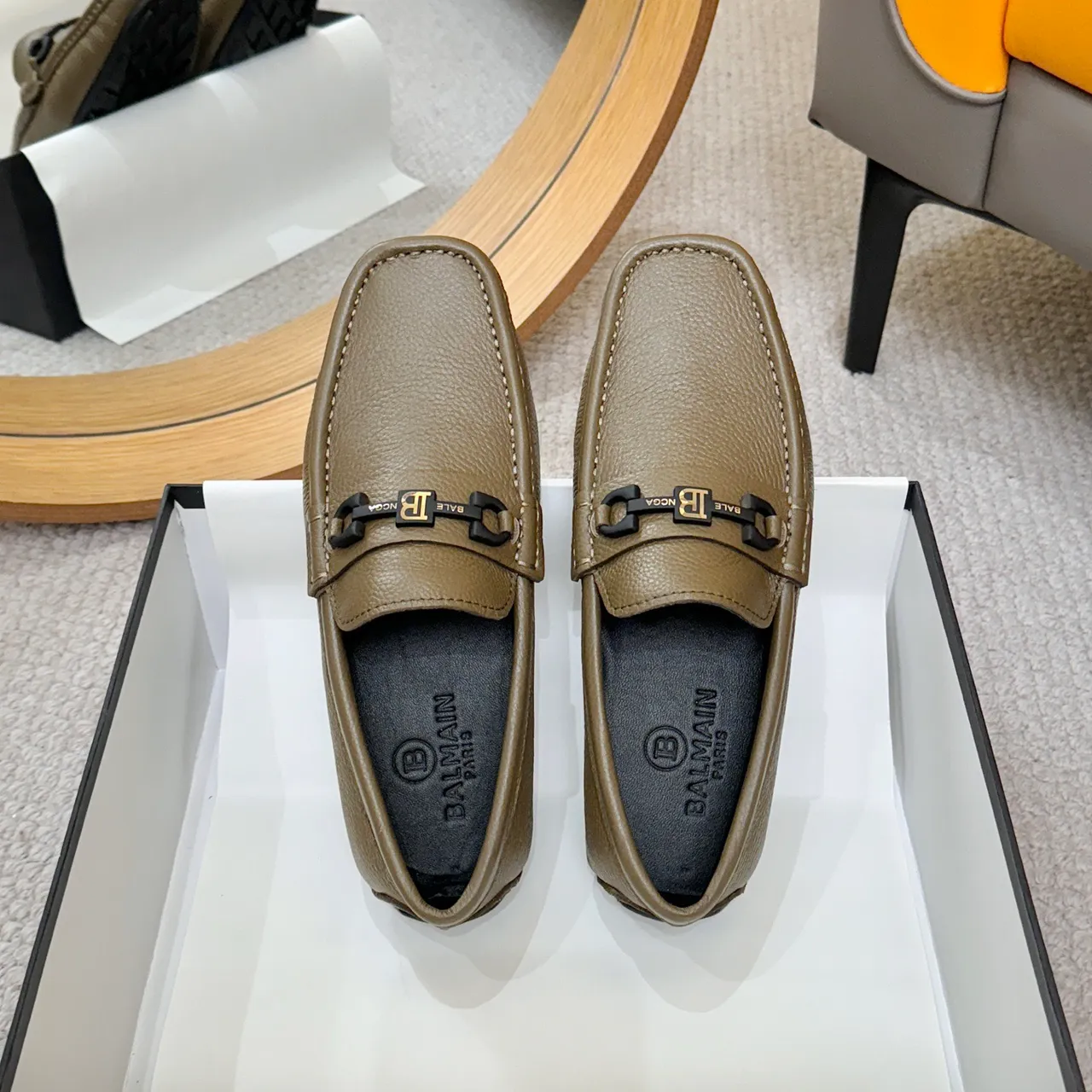 Balmain B-Court Beige Noir Cuir Pébblé Matériel Métallique Inspiré du Horsebit Mocassins 2