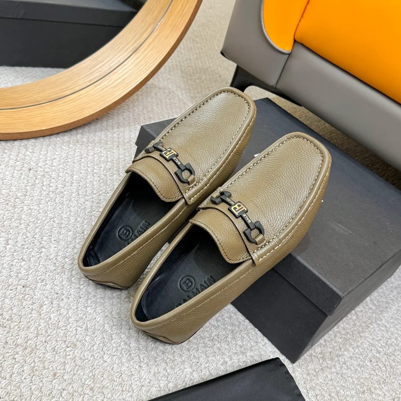 Balmain B-Court Beige Noir Cuir Pébblé Matériel Métallique Inspiré du Horsebit Mocassins 8