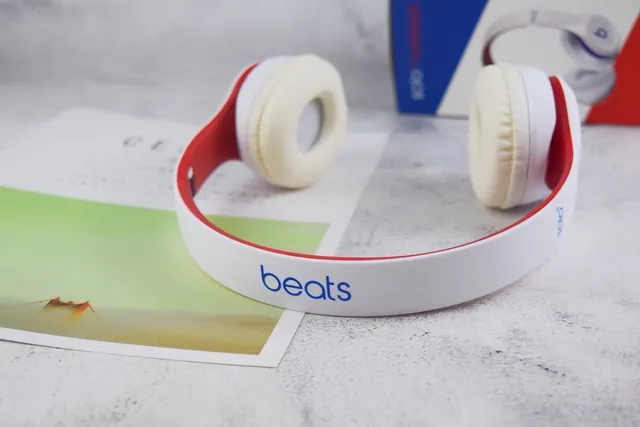 Beats Solo³ Collection Club Casque circumaural sans fil blanc 4