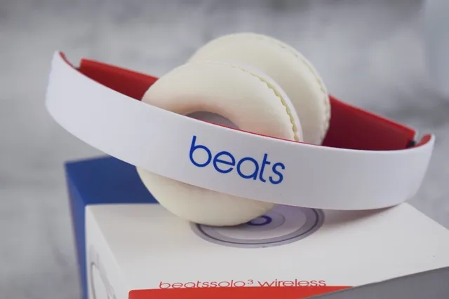 Beats Solo³ Collection Club Casque circumaural sans fil blanc 5