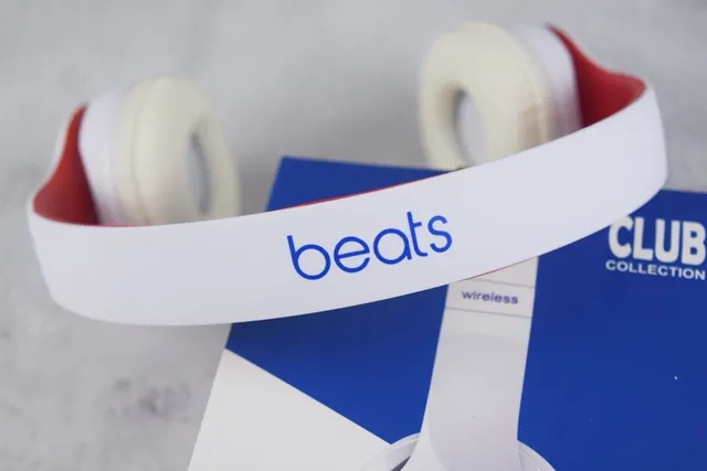 Beats Solo³ Collection Club Casque circumaural sans fil blanc 6