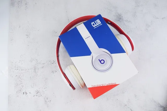 Beats Solo³ Collection Club Casque circumaural sans fil blanc 7