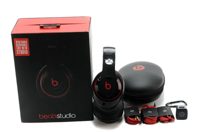 Beats Studio White Red Glossy Finish Metal-Accented Headband Over-ear Headphones 9