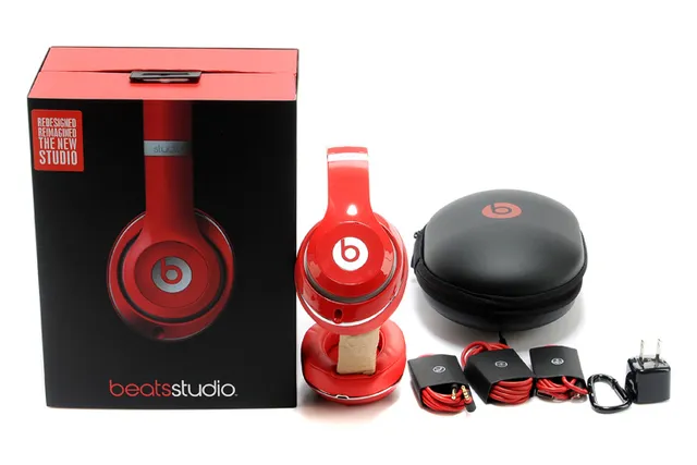 Beats Studio White Red Glossy Finish Metal-Accented Headband Over-ear Headphones 18