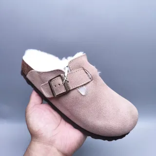 Birkenstock Arizona গোলাপি সাদা চামড়া উপর শিয়ারলিং-লাইন্ড ক্যাজুয়াল জুতো