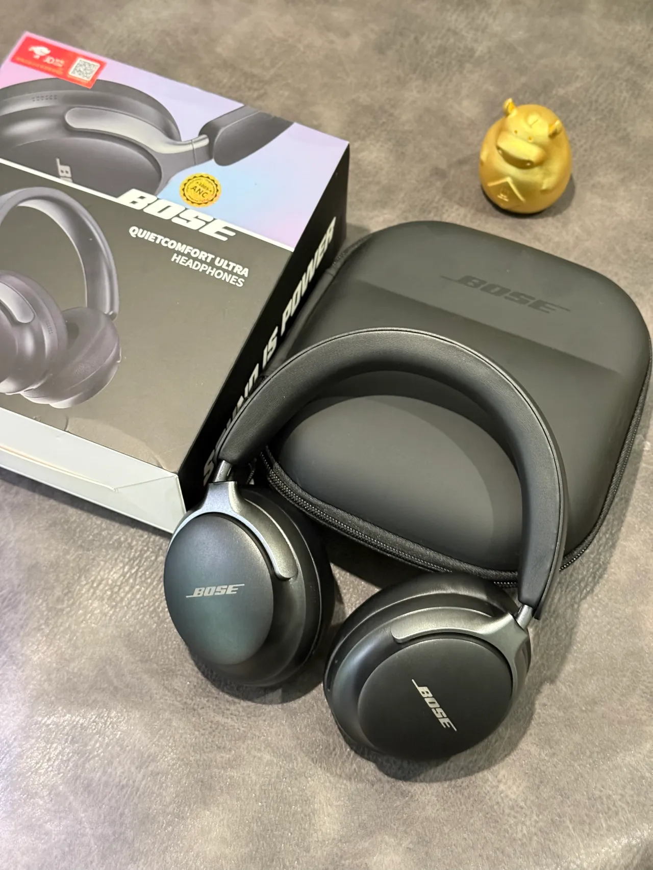 Bose QuietComfort Ultra Black Over-Ear Headphones 4
