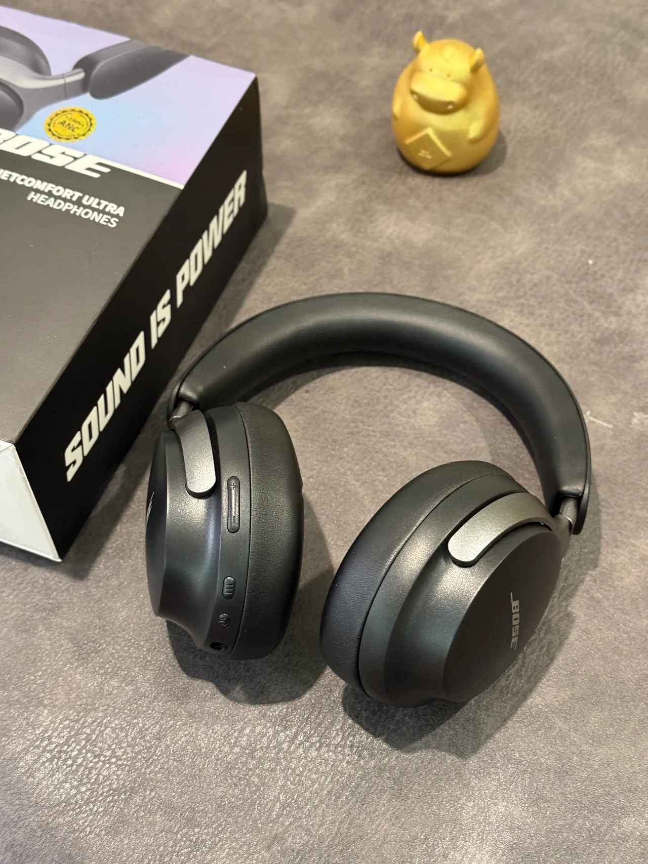 Bose QuietComfort Ultra Black Over-Ear Headphones 7