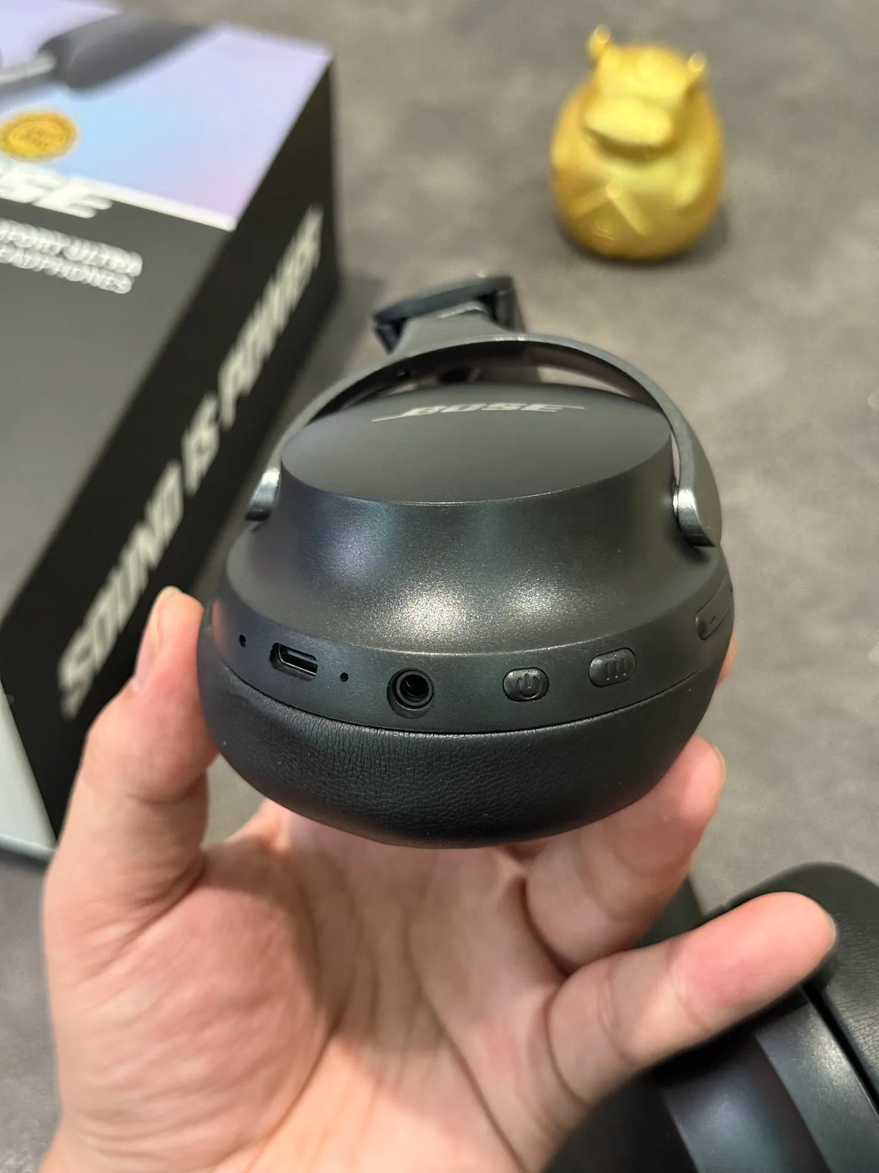Bose QuietComfort Ultra Black Over-Ear Headphones 8