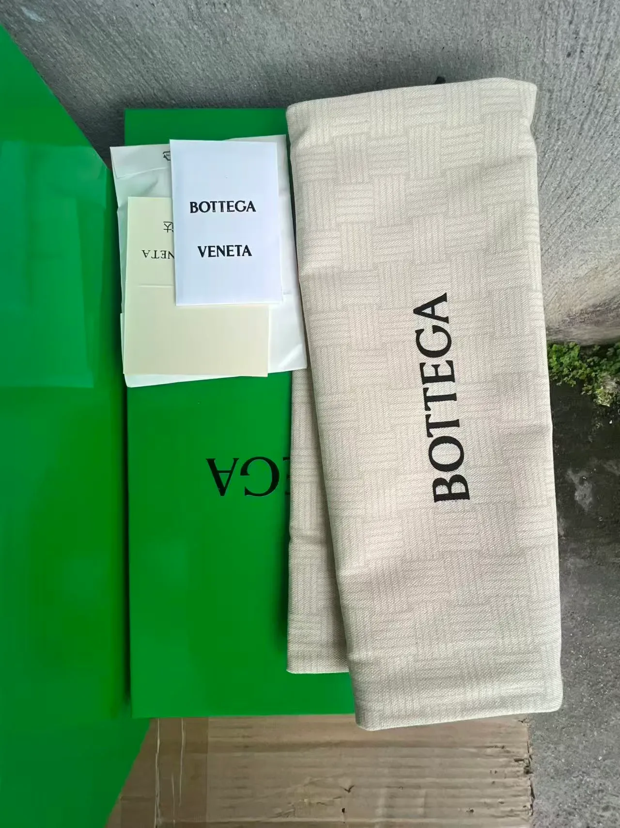 Bottega Veneta Andiamo حذاء سنيكر أسود فضي شبكي أسلوب حياة 10