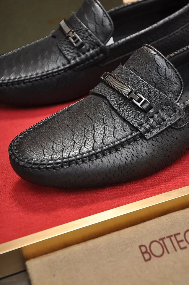 Bottega Veneta Andiamo mocassins en cuir texturé à boucle 2