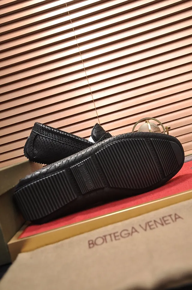 Bottega Veneta Andiamo mocassins en cuir texturé à boucle 3