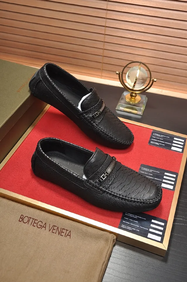 Bottega Veneta Andiamo mocassins en cuir texturé à boucle 4