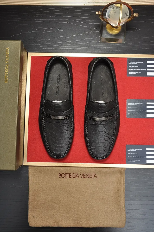 Bottega Veneta Andiamo mocassins en cuir texturé à boucle 5