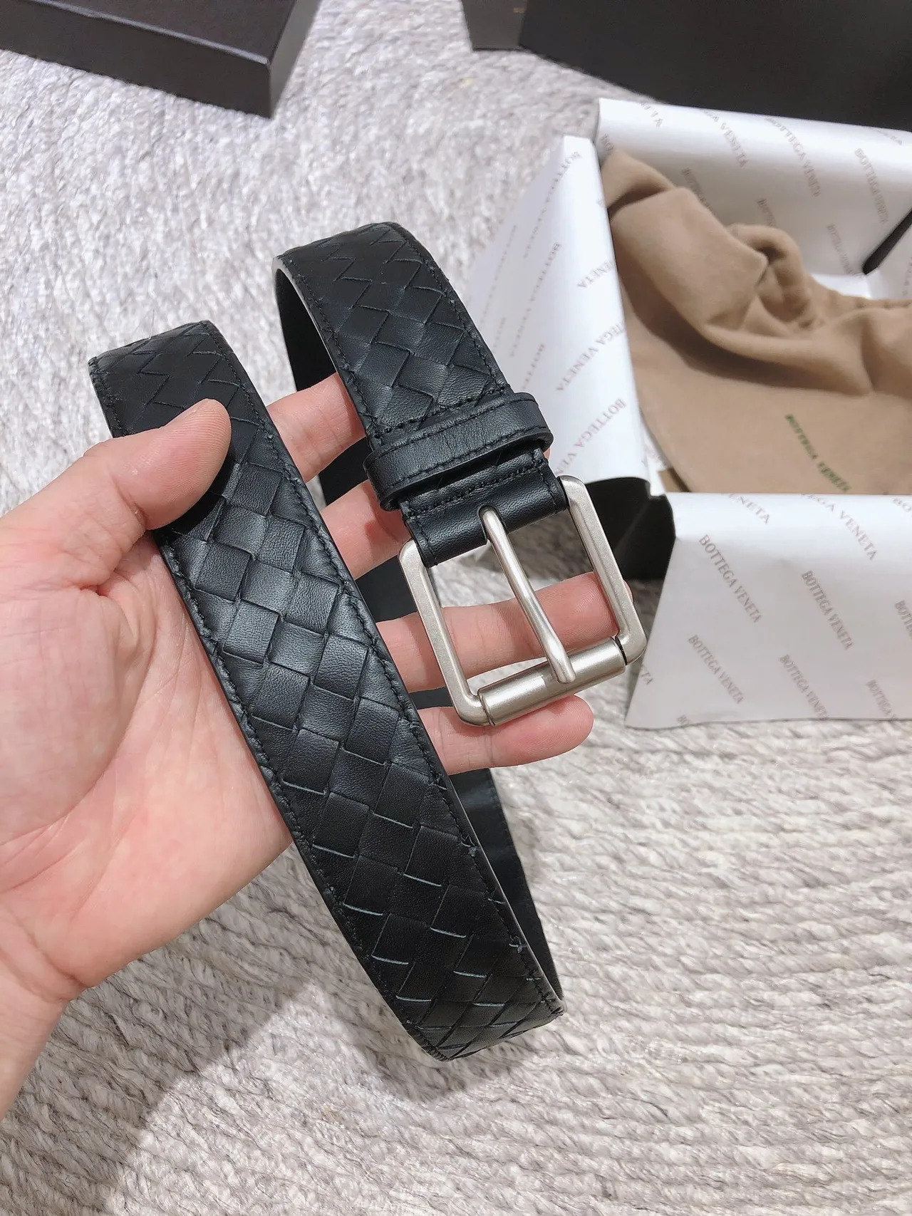 Bottega Veneta أسود فضي Intrecciato منسوج مستطيل مشبك جلد حزام 2