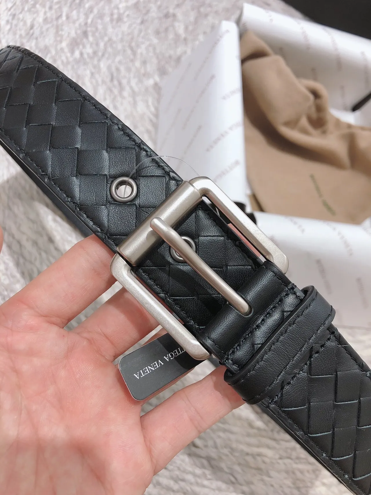 Bottega Veneta أسود فضي Intrecciato منسوج مستطيل مشبك جلد حزام 7