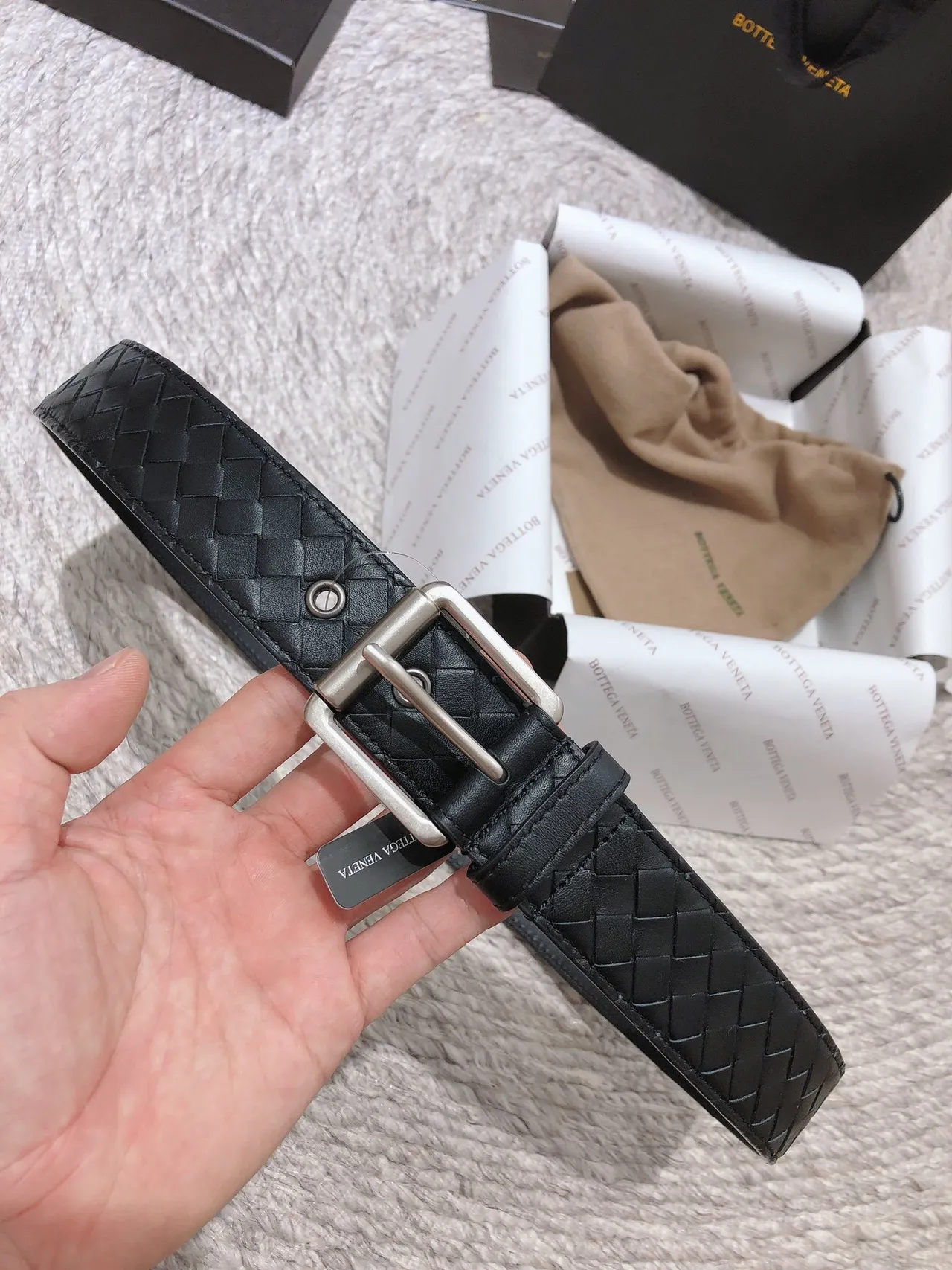 Bottega Veneta أسود فضي Intrecciato منسوج مستطيل مشبك جلد حزام 8