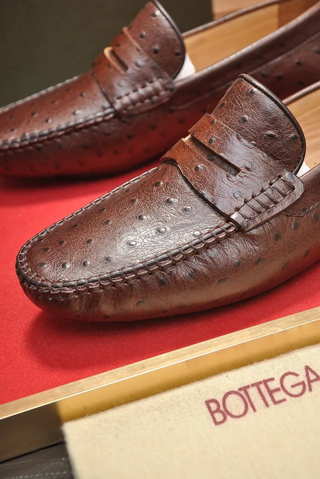 Bottega Veneta Mocassim Marrom Bege Couro de Avestruz com Tira Penny 2
