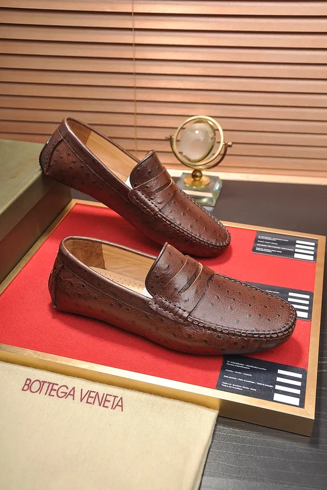 Bottega Veneta Mocassim Marrom Bege Couro de Avestruz com Tira Penny 4