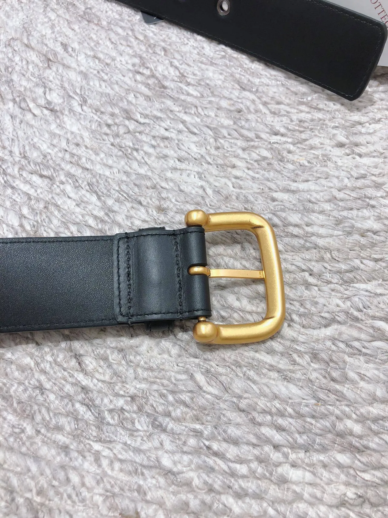 Bottega Veneta Cassette Intrecciato حزام جلد أسود 2