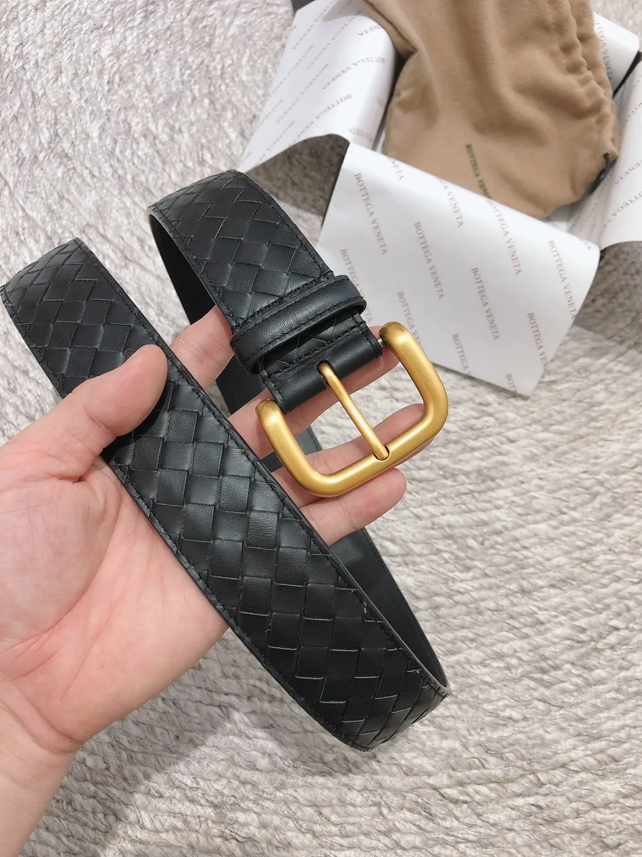Bottega Veneta Cassette Intrecciato حزام جلد أسود 5