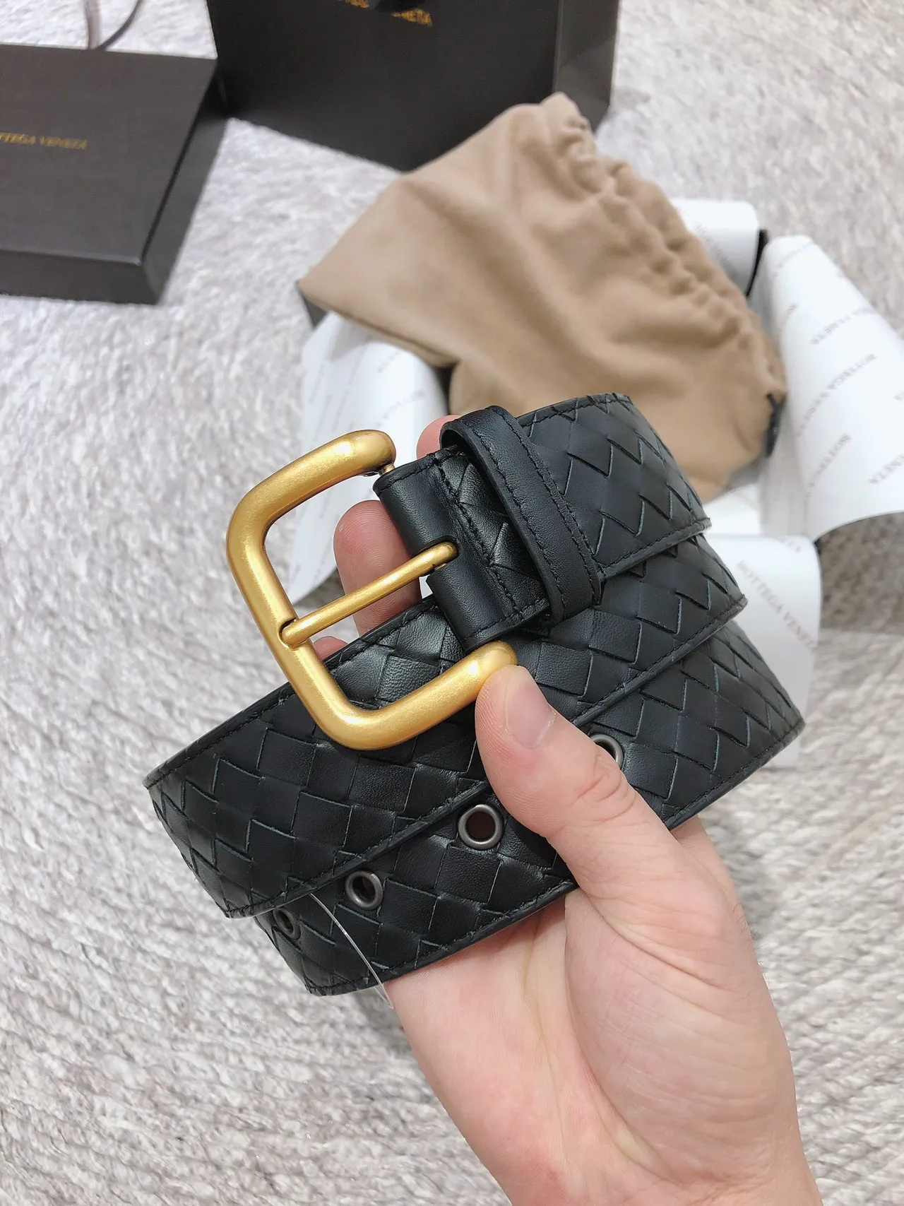 Bottega Veneta Cassette Intrecciato حزام جلد أسود 6
