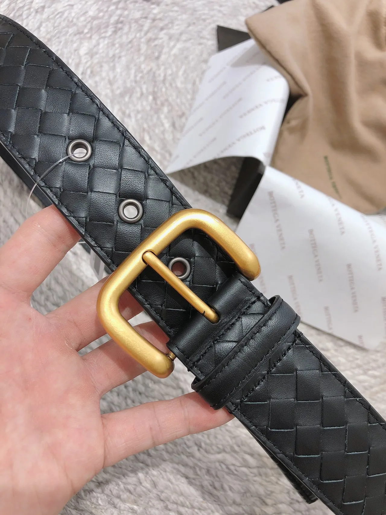 Bottega Veneta Cassette Intrecciato حزام جلد أسود 7