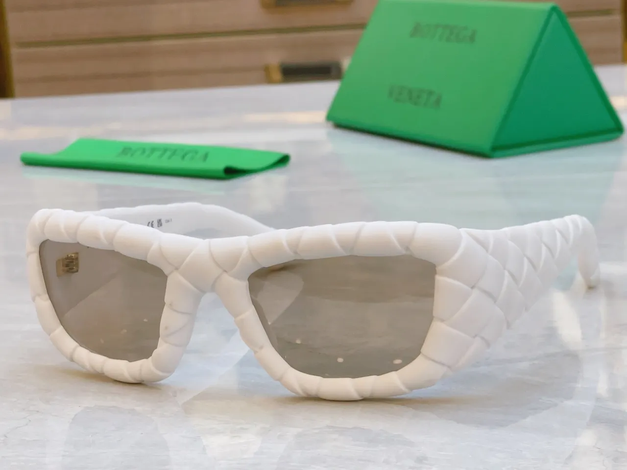 Bottega Veneta Cassette Intrecciato نظارات شمسية بإطار منسوج 3