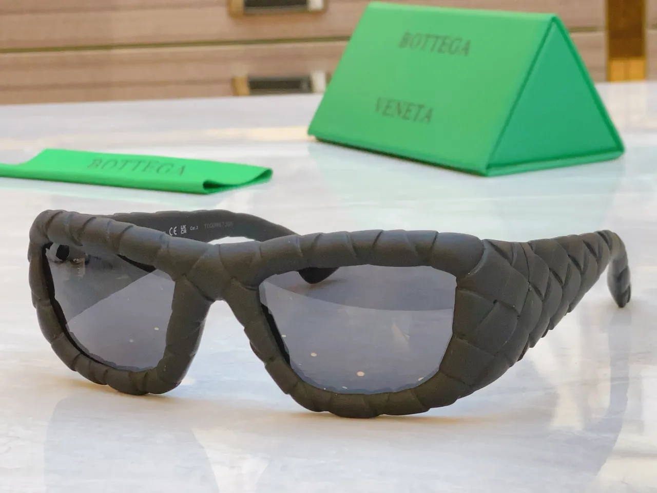 Bottega Veneta Cassette Intrecciato نظارات شمسية بإطار منسوج 7