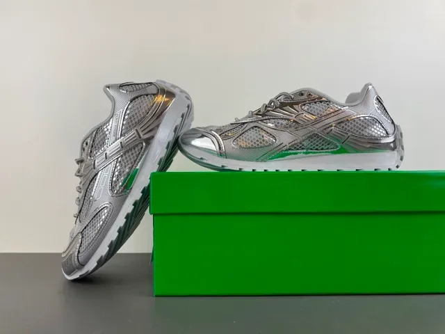 Bottega Veneta Cassette Sneakers Lifestyle Métallique Argenté Maille 13