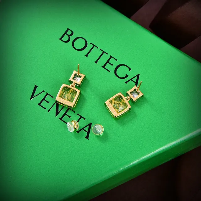 Bottega Veneta Boucles d'oreilles à double pierre en or vert taille carrée 5