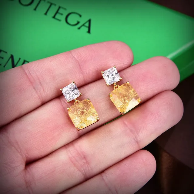 Bottega Veneta Boucles d'oreilles à double pierre en or vert taille carrée 8