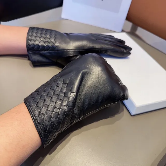 Bottega Veneta Intrecciato Cuff Gants en cuir noir 4