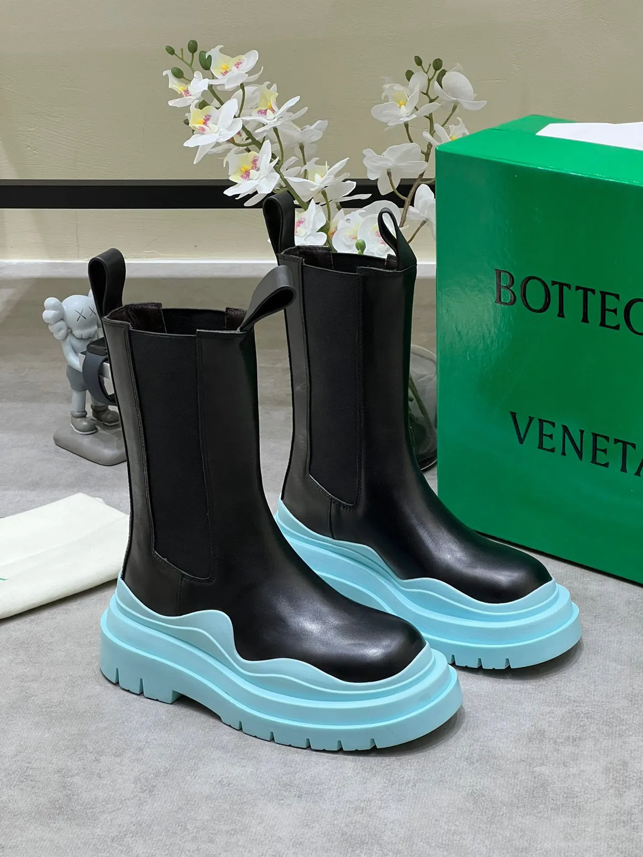 Bottega Veneta Le Cagole Botas de plataforma tornozelo pretas e aqua 3