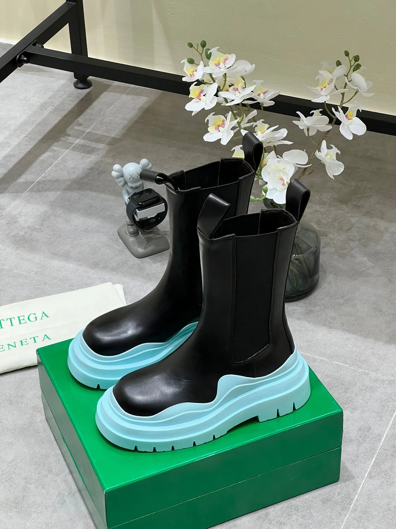 Bottega Veneta Le Cagole Botas de plataforma tornozelo pretas e aqua 4