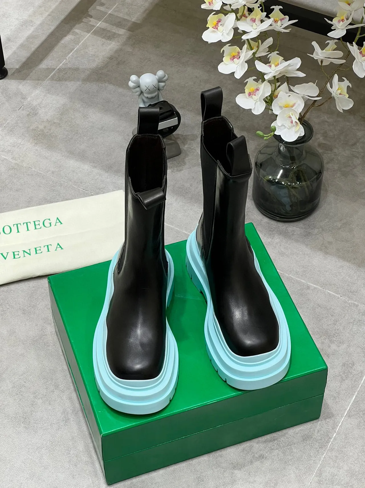 Bottega Veneta Le Cagole Botas de plataforma tornozelo pretas e aqua 5