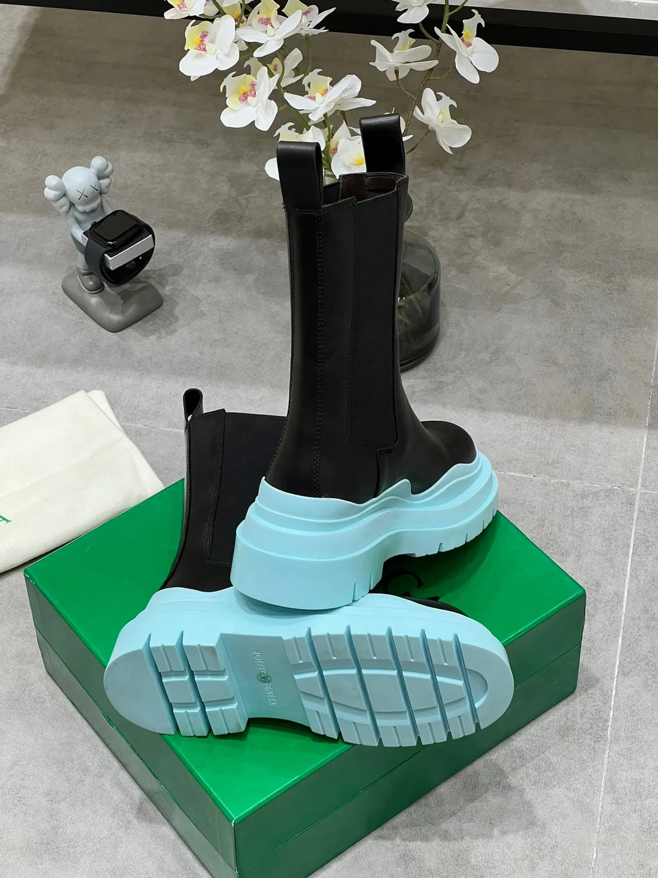 Bottega Veneta Le Cagole Botas de plataforma tornozelo pretas e aqua 6