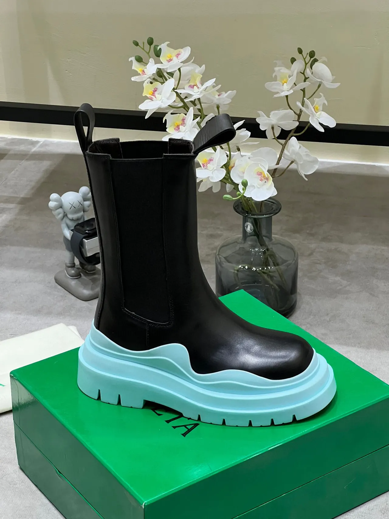 Bottega Veneta Le Cagole Botas de plataforma tornozelo pretas e aqua 7