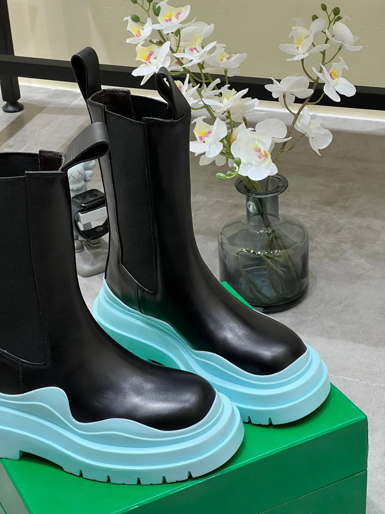 Bottega Veneta Le Cagole Botas de plataforma tornozelo pretas e aqua 8