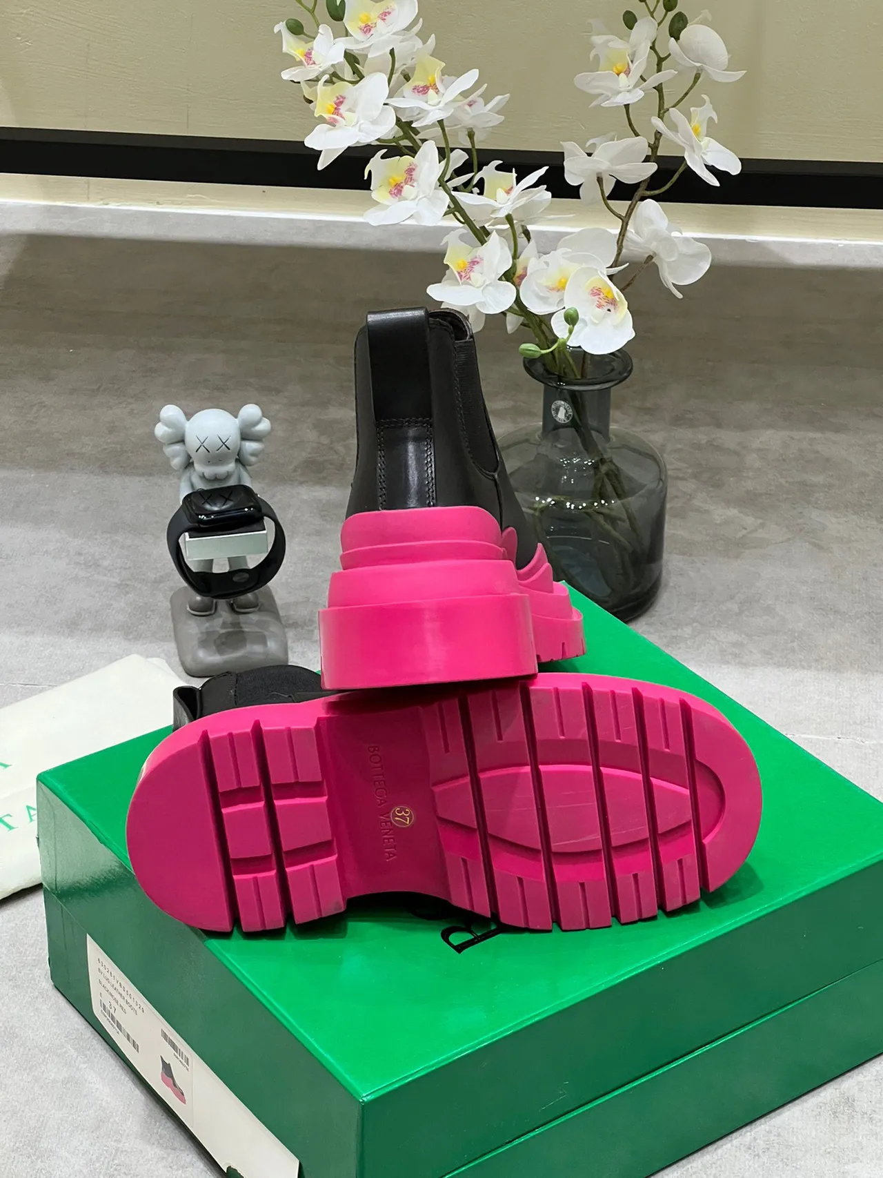 Bottega Veneta Le Cagole Black and Pink Chelsea Boots 3