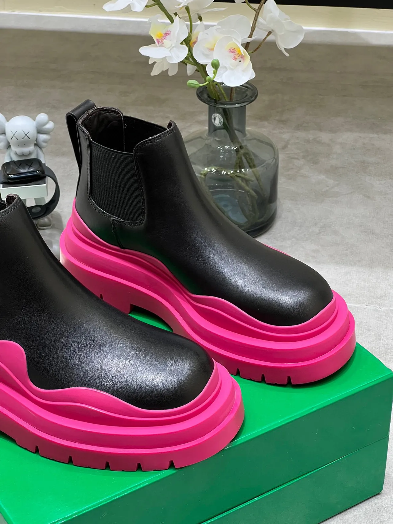 Bottega Veneta Le Cagole Black and Pink Chelsea Boots 4