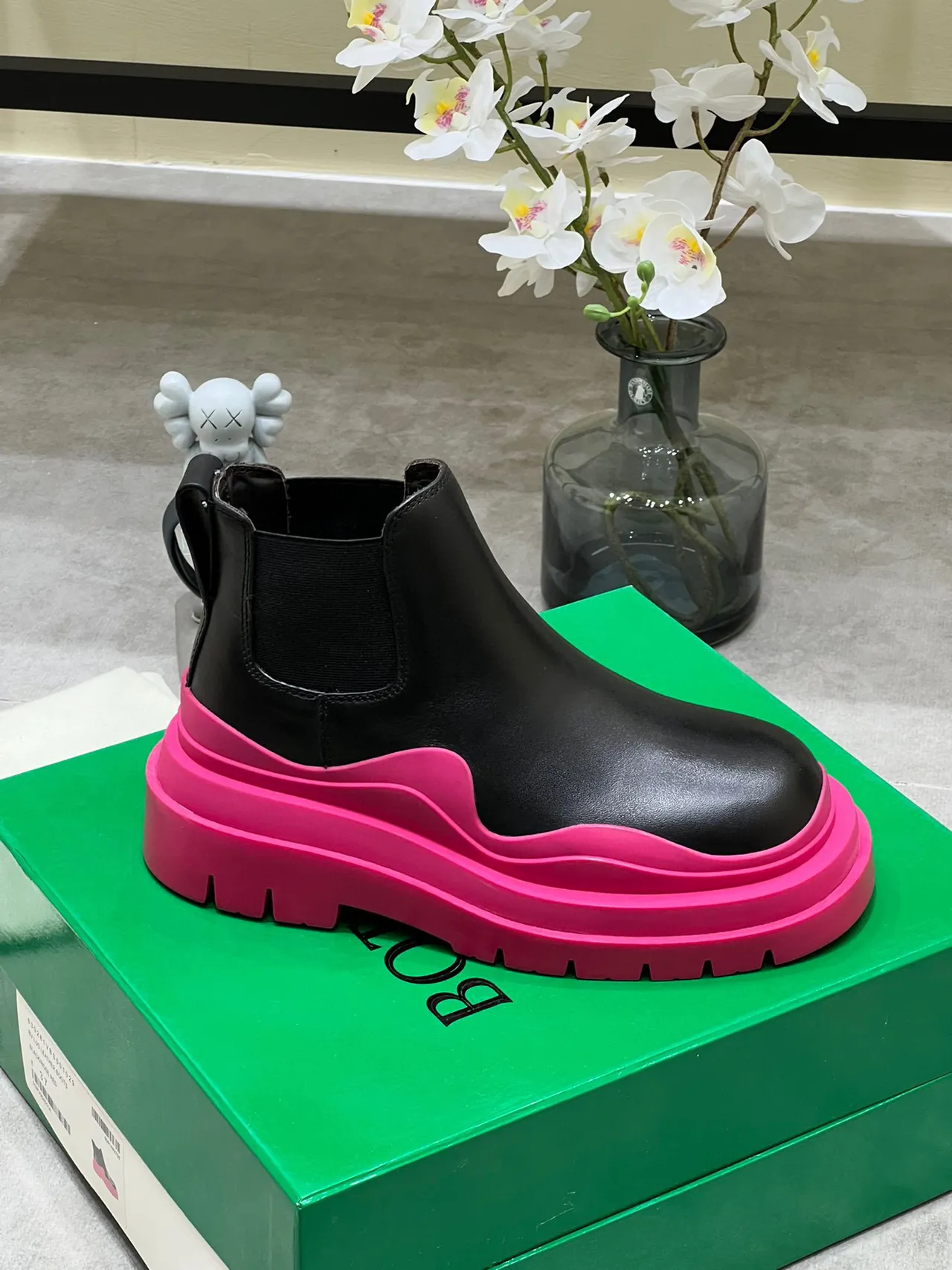 Bottega Veneta Le Cagole Black and Pink Chelsea Boots 6