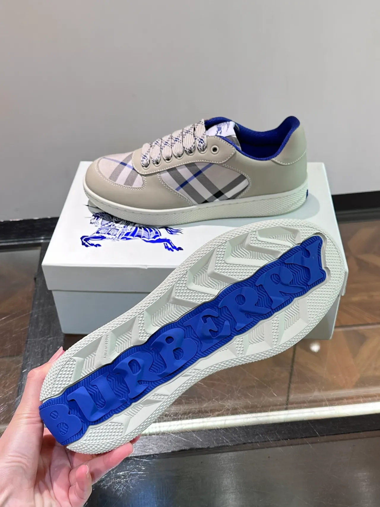 Burberry Beige Blue Tênis Lifestyle Low Top com Painel Xadrez 2