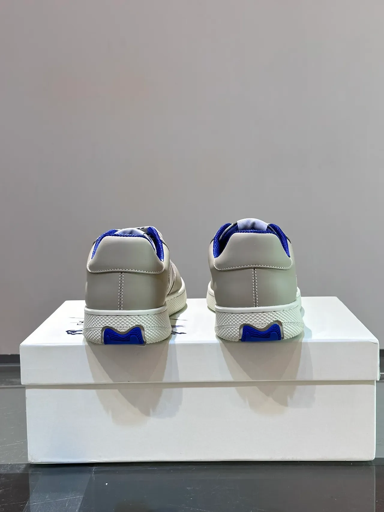 Burberry Beige Blue Tênis Lifestyle Low Top com Painel Xadrez 3