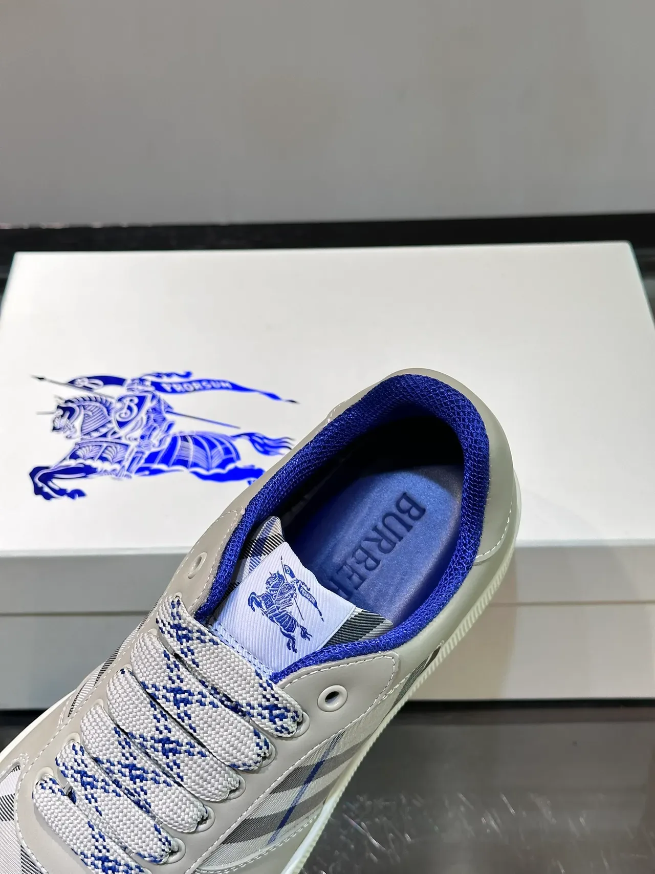 Burberry Beige Blue Tênis Lifestyle Low Top com Painel Xadrez 4