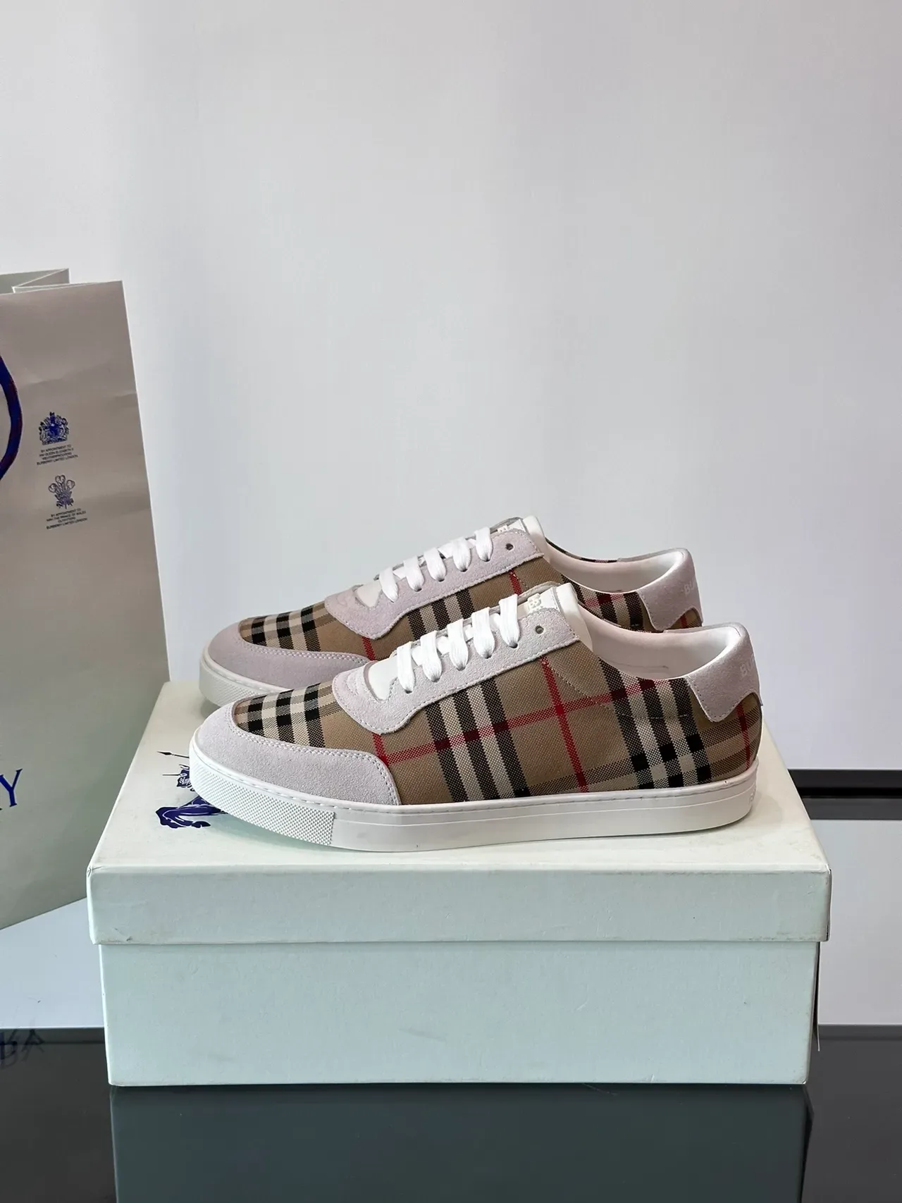 Burberry বেইজ ব্রাউন হাউস চেক ক্যানভাস আপার সুয়েড ওভারলে লাইফস্টাইল স্নিকার 5